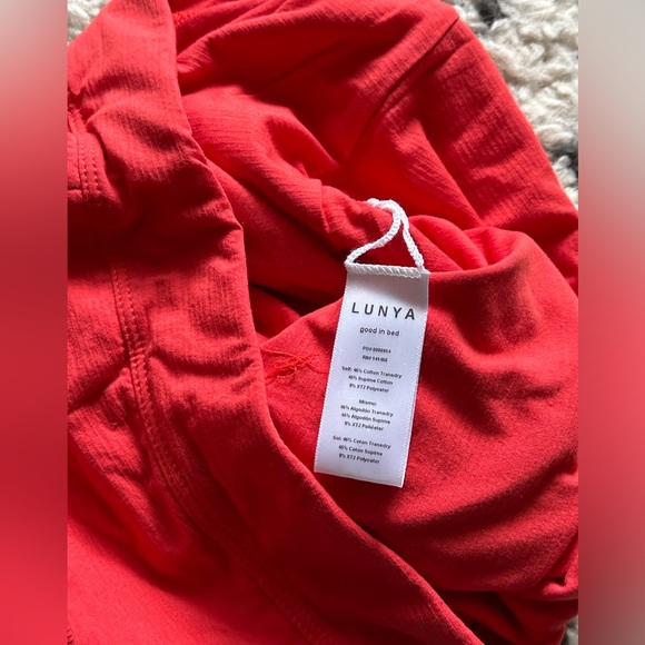 NEW! LUNYA cool shorts in red size L - Picture 8 of 8